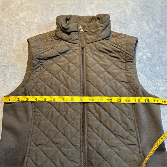 Van Heusen•insulated full-zip vest•women’s small•polyester•gray•quilted•pockets - Picture 6 of 13